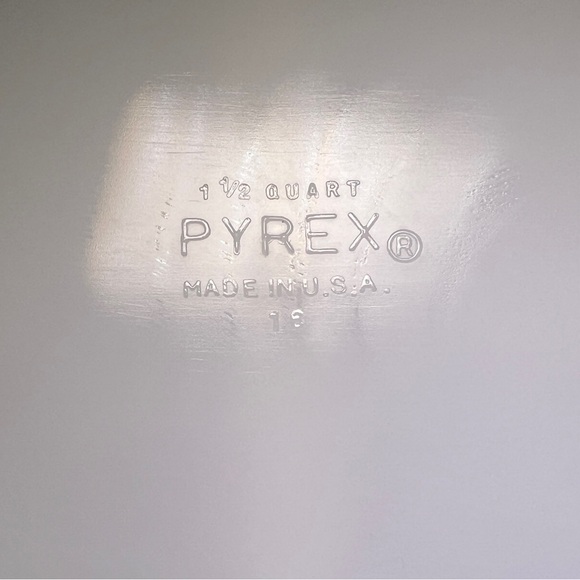 Pyrex Black and White Snowflake Double Sided 1 1/2 Qt Oval Dish with Lid EUC - Picture 7 of 10